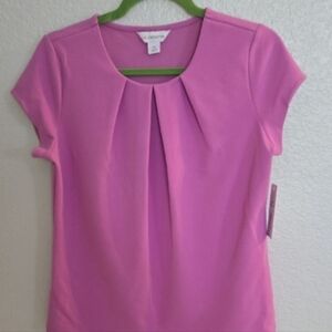 New Liz Claiborne Cap Sleeve Pleated Top in Fuchsia